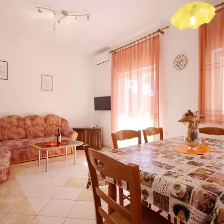 Schoene In Mit Eigener Terrasse By Interhome Apartmán Baška