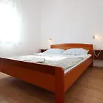 Schoene In Mit Eigener Terrasse By Interhome Apartamento