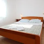 Schoene In Mit Eigener Terrasse By Interhome Apartamento